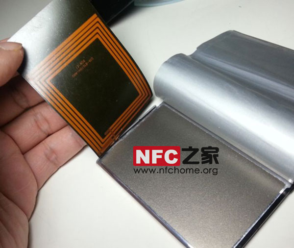 Note3的NFC天線也放在電池上面了